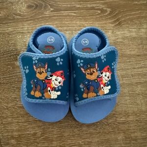 Pre-owned baby sandals size 5/6